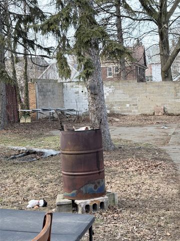 1044 W 8TH Street, Erie, PA 16502