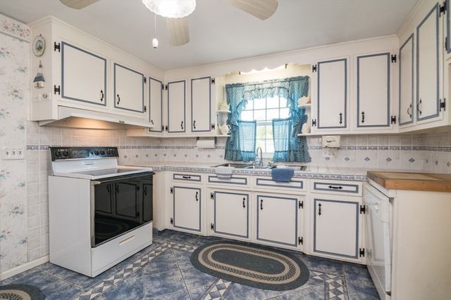 51 Edgewater Road, Agawam, MA 01001