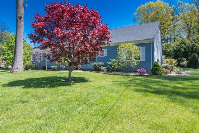 51 Edgewater Road, Agawam, MA 01001
