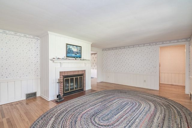 51 Edgewater Road, Agawam, MA 01001