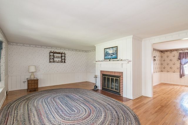 51 Edgewater Road, Agawam, MA 01001