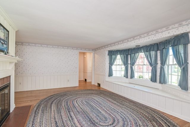 51 Edgewater Road, Agawam, MA 01001