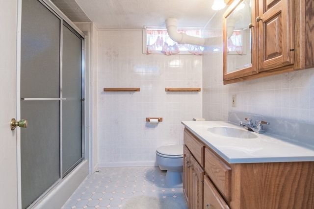 51 Edgewater Road, Agawam, MA 01001