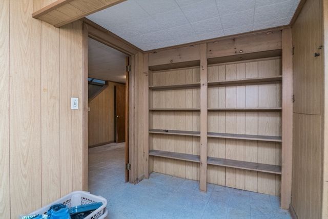 51 Edgewater Road, Agawam, MA 01001