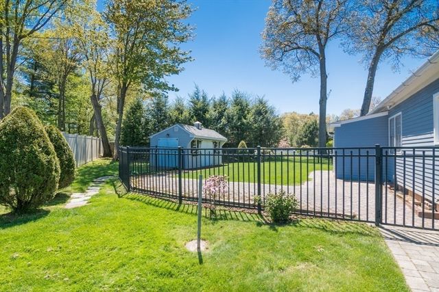 51 Edgewater Road, Agawam, MA 01001