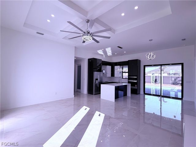 909 Santa Barbara BLVD N, Cape Coral, FL 33993