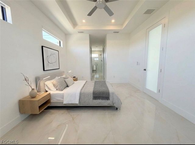 909 Santa Barbara BLVD N, Cape Coral, FL 33993