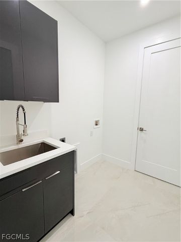 909 Santa Barbara BLVD N, Cape Coral, FL 33993