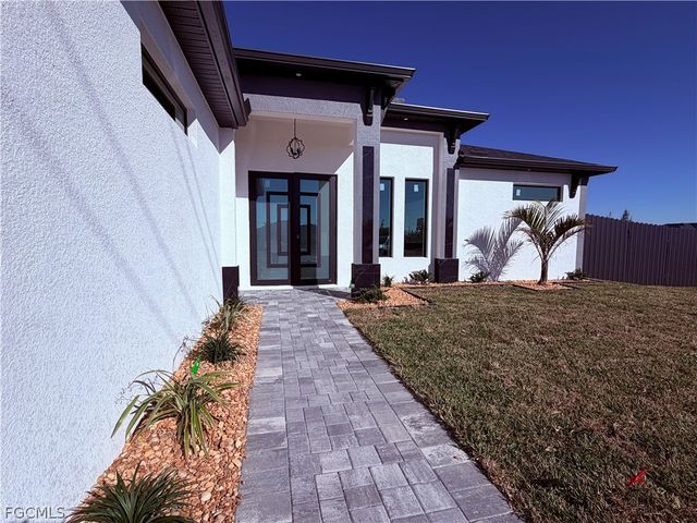 909 Santa Barbara BLVD N, Cape Coral, FL 33993