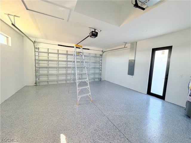 909 Santa Barbara BLVD N, Cape Coral, FL 33993