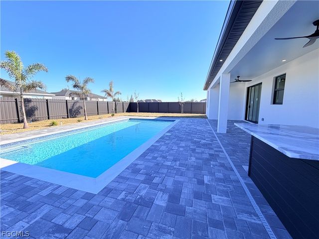 909 Santa Barbara BLVD N, Cape Coral, FL 33993