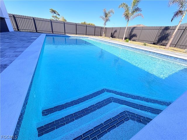 909 Santa Barbara BLVD N, Cape Coral, FL 33993