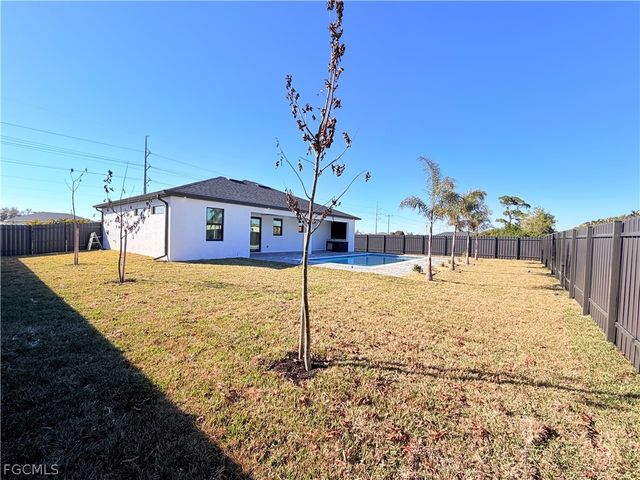 909 Santa Barbara BLVD N, Cape Coral, FL 33993