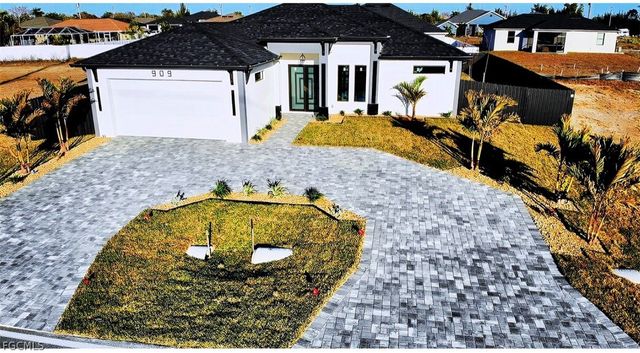 909 Santa Barbara BLVD N, Cape Coral, FL 33993