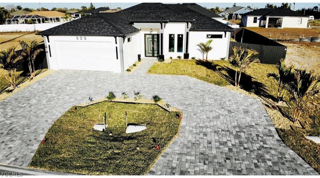 909 Santa Barbara BLVD N, Cape Coral, FL 33993