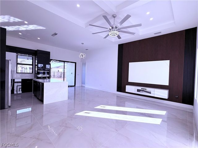 909 Santa Barbara BLVD N, Cape Coral, FL 33993