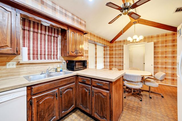 1913 Westcreek Drive, Garland, TX 75042