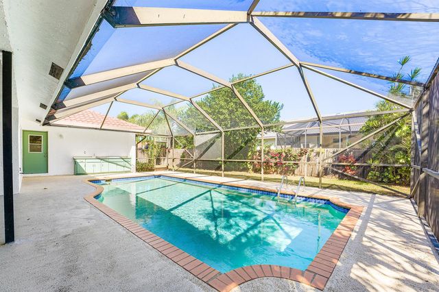 2057 Amesbury Circle, Wellington, FL 33414