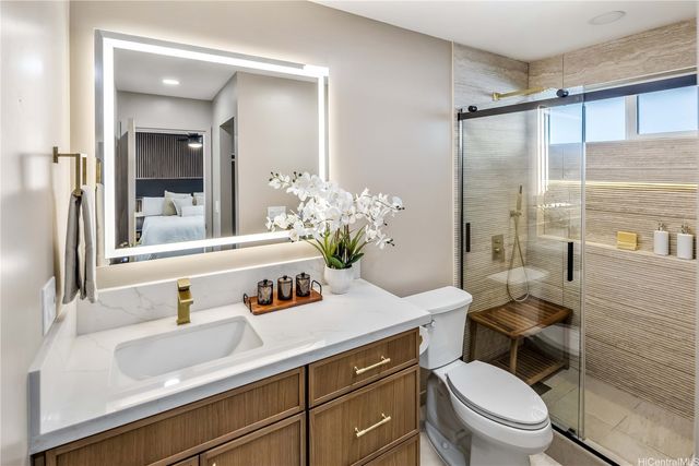 950 Hahaione Street, Honolulu, HI 96825