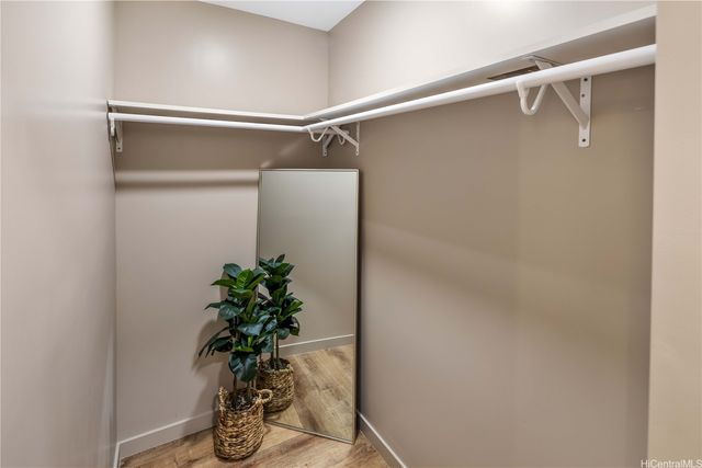 950 Hahaione Street, Honolulu, HI 96825