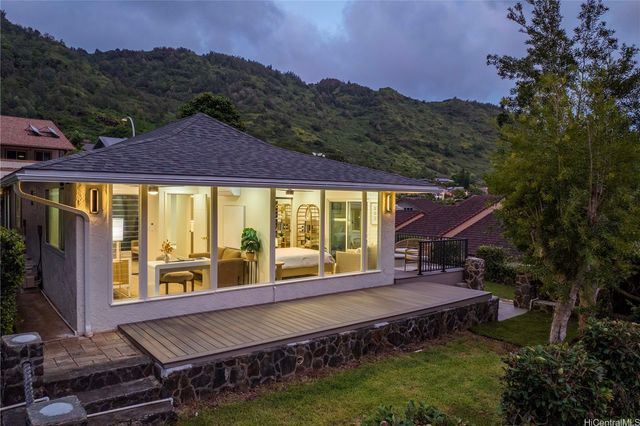 950 Hahaione Street, Honolulu, HI 96825