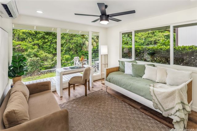950 Hahaione Street, Honolulu, HI 96825