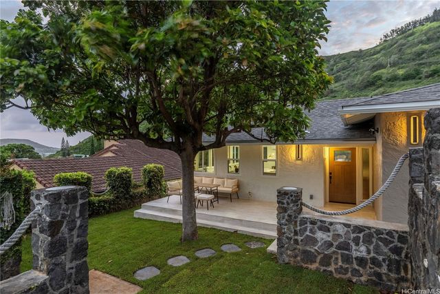 950 Hahaione Street, Honolulu, HI 96825