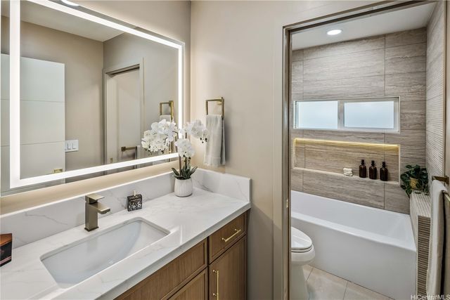 950 Hahaione Street, Honolulu, HI 96825