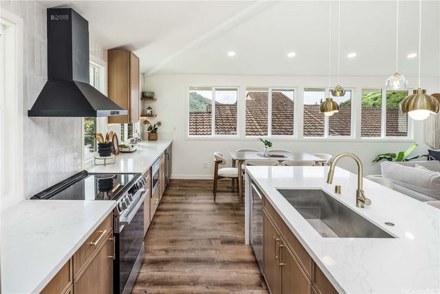 950 Hahaione Street, Honolulu, HI 96825