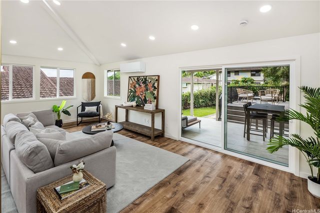 950 Hahaione Street, Honolulu, HI 96825