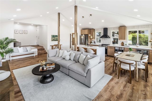 950 Hahaione Street, Honolulu, HI 96825
