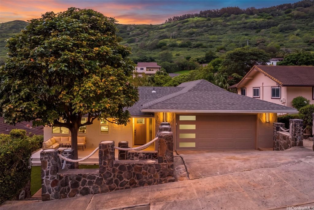 950 Hahaione Street, Honolulu, HI 96825