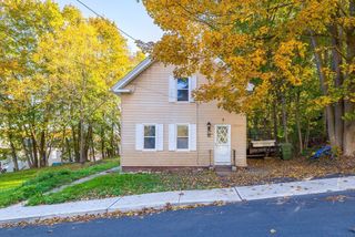 17 Otis St, Warren, MA 01083