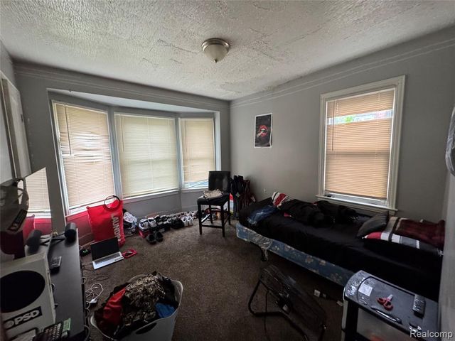 19190 Gilchrist Street, Detroit, MI 48235