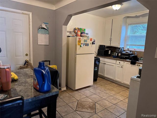 19190 Gilchrist Street, Detroit, MI 48235