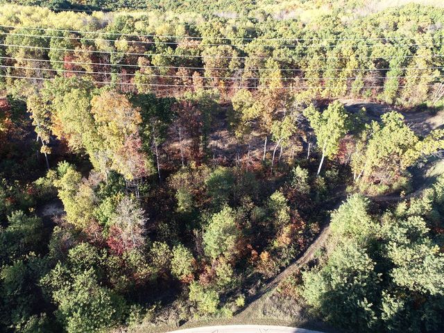 26 Grand Summit Drive, Fenton, MI 48430