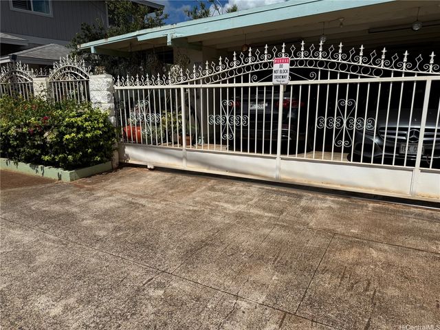 1328 Anapa Street, Honolulu, HI 96818