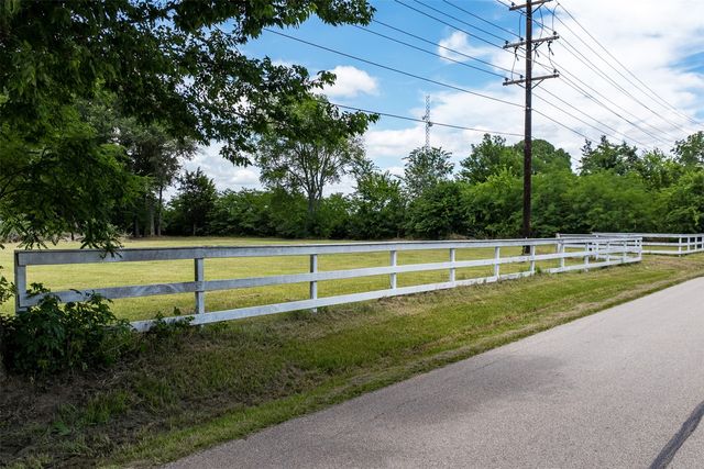 212 E Will White Road, Tool, TX 75143