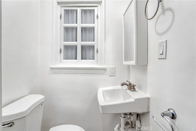 162 W 65th Street, Los Angeles, CA 90003