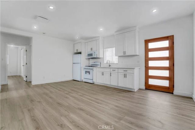 162 W 65th Street, Los Angeles, CA 90003