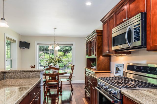 75 Olde Bridge Lane, Epping, NH 03042