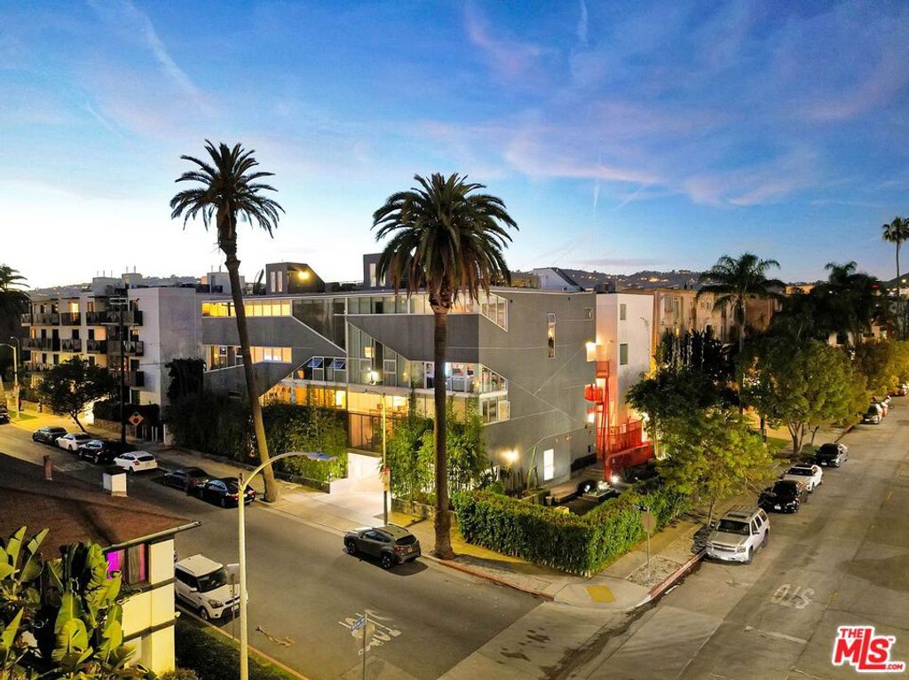 803 Wilcox Avenue 4, Los Angeles, CA 90038 — photo 2