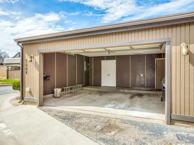 5604 Oak View Drive, Fort Worth, TX 76112