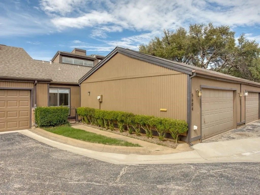 5604 Oak View Drive, Fort Worth, TX 76112