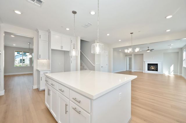 1349 Bear Creek Dr, Rocklin, CA 95765