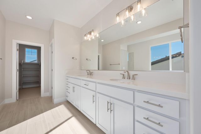 1349 Bear Creek Dr, Rocklin, CA 95765