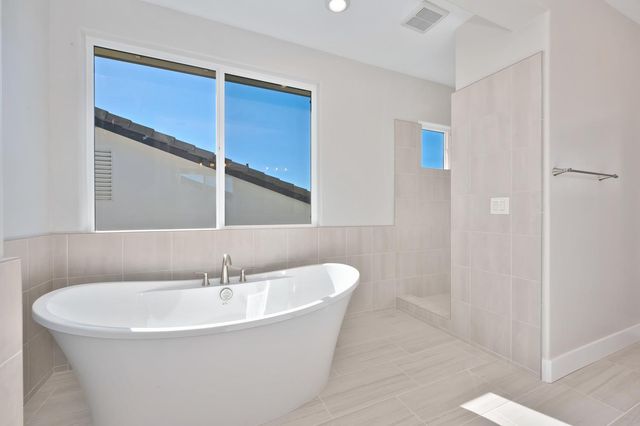 1349 Bear Creek Dr, Rocklin, CA 95765