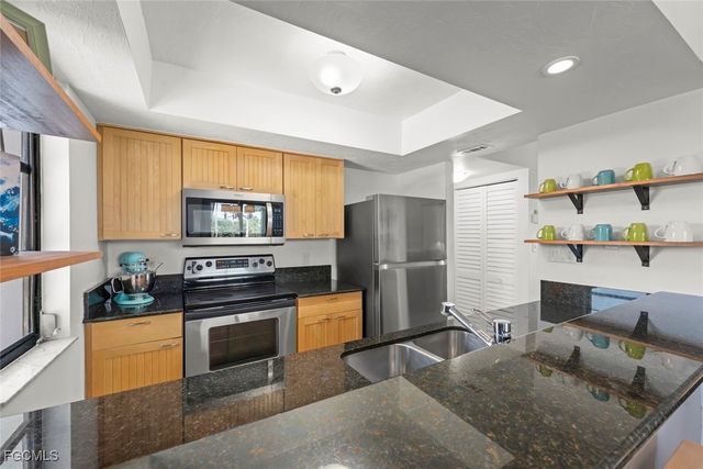 984 Greenwood CT S, Sanibel, FL 33957