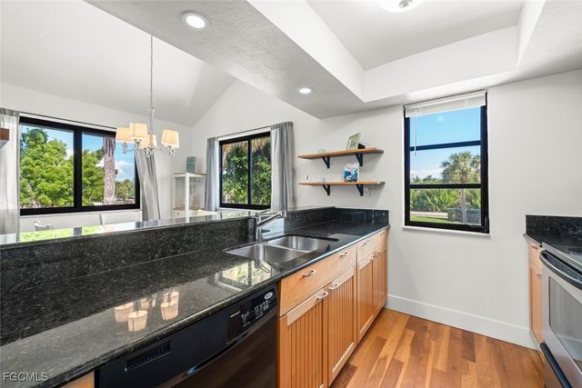 984 Greenwood CT S, Sanibel, FL 33957