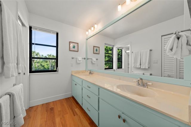 984 Greenwood CT S, Sanibel, FL 33957